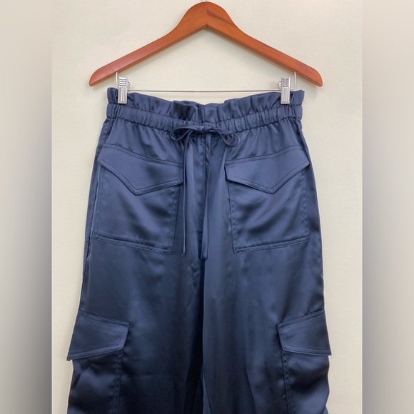 BANANA REPUBLIC NWT WOMEN’S SATIN CARGO JOGGER IN PREPPY NAVY SZ M - Picture 5 of 8